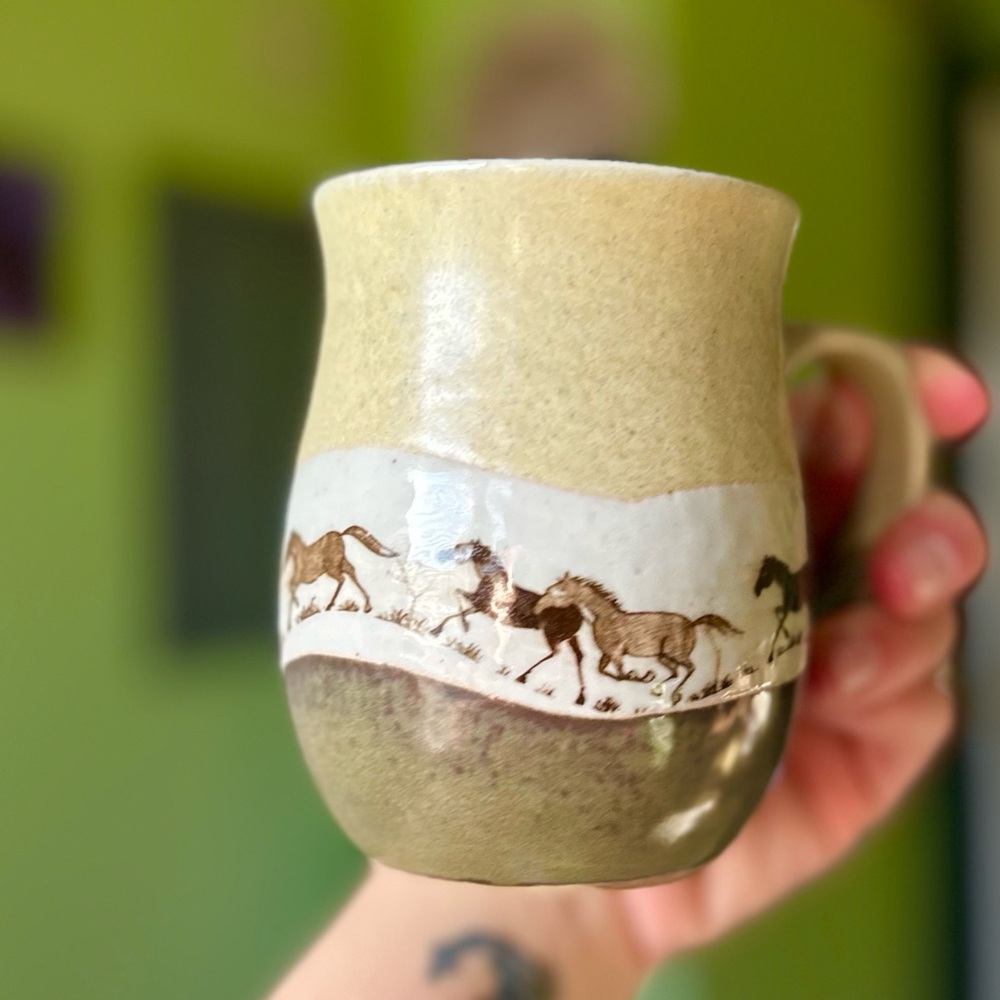 VTG Pottery Rustic Handmade Galloping Horses Western Kitchenware Dining Cup Mug - Picture 3 of 9